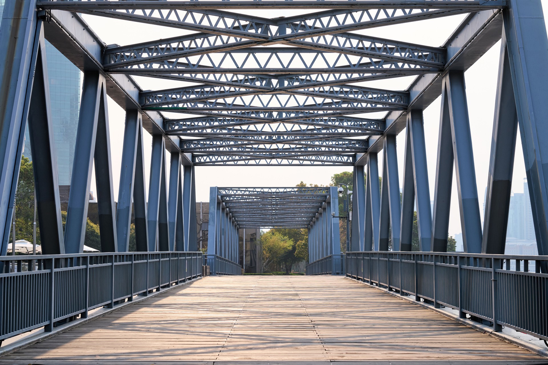 Steel truss bridge